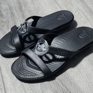 Crocs Sanrah Beveled Circle Black Sandals Womens Size 5